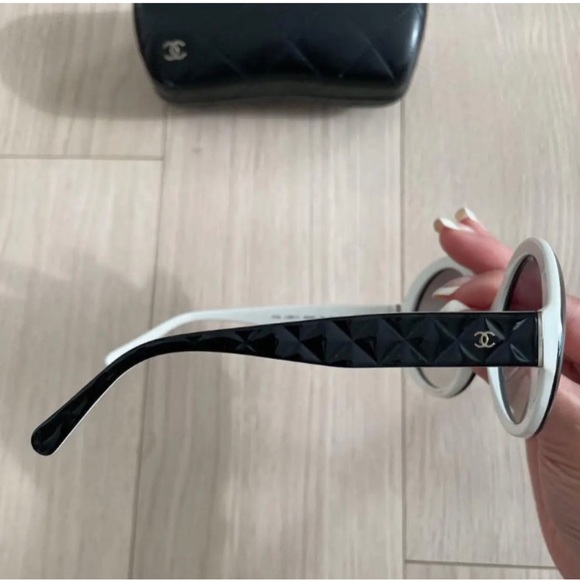 Preloved Chanel round shaped Black&White sunglasses - Picture 3 of 14